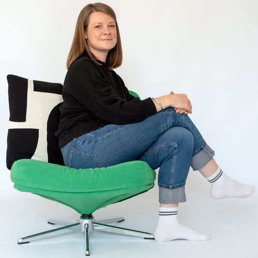 Bruten Cushion: Mono